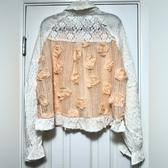 POL Elegant White and Cream Floral Button Down Shirt - Picture 13 of 14